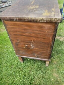 Predam starozitnu komodu 1921