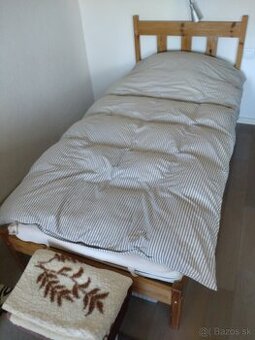 Predám osvedčenú posteľ IKEA masív drevo s lamelovým roštom