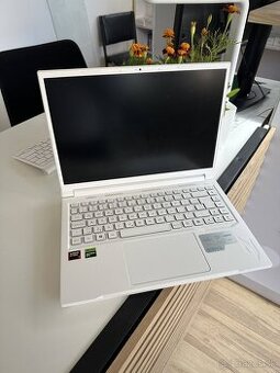 Acer Nitro V14 ANV14-61 • Ryzen 7 8845HS • RTX 4050 • 32GB R