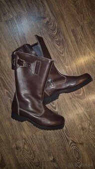 Dostojnicke bufy čsla vel28 - 1