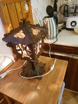 Starozitna drevena stolova lampa