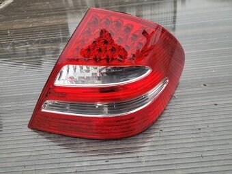 MERCEDES E W211 PRAVE SVETLO LED
