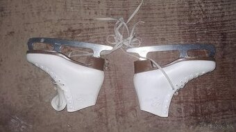 Predám dámske korčule na ľad