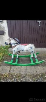 Starý hojdací kôň