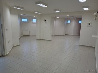 Obchodné, kancelárske priestory v Trenčianskej Turnej