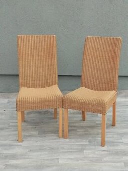 Set ratanových stoličiek.