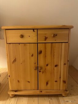 Drevená komoda