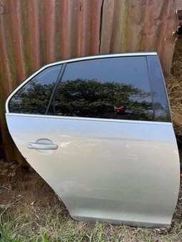 Pravé zadné dvere Volkswagen Jetta 2007