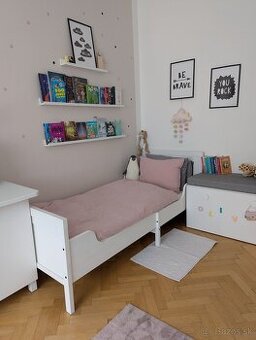 Rastúca detská posteľ s roštom a matracom Ikea Sundvik