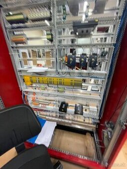 Dvojica elektrikárov hladá zákazku v Rakúsku