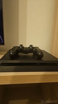 Predám Playstation 4 slim 500 GB