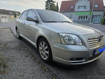 Toyota Avensis 2,2d 130kw,180 tis km, POTREBNA OPRAVA
