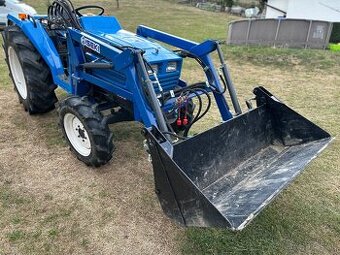 Traktor ISEKI TA317 + čelný nakladač s klapačkou