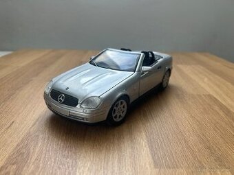 PREDANÉ Mercedes-benz SLK 230 1:18 Maisto