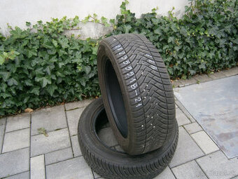 Predám 2x celoročné pneu TRIANGLE 235/55 R18 104WXL