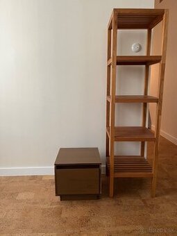 Regál veľký, regal malý a drevený nočný stolik.