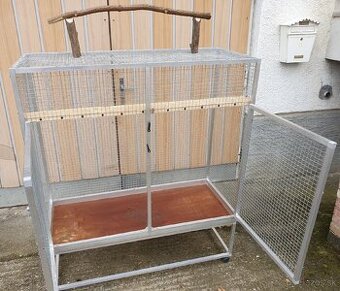 Klietka pre ručne dokrmené vtáky