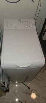 Automatická pracka Indesit