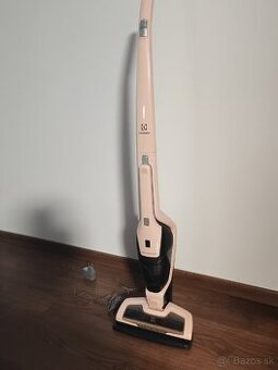 Rucny vysavac Elektrolux ERGO RAPID AR144L15
