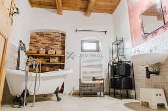 Nezabudnuteľná rodinná vila na samote 1,5ha areál pod horou