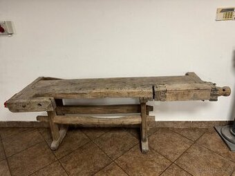 Drevený starý stoolársky ponk