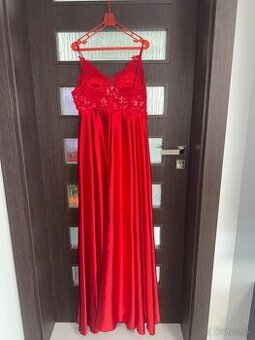 Dámske spoločenské šaty veľkosť M/L