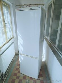 Predám chladničku Thomson 185cm - 1