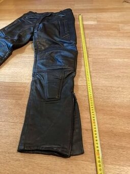 Predám čierne kožené moto nohavice