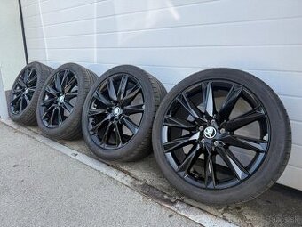 ORIGINAL ŠKODA SUPERB 3 DISKY 5x112 R19 235/40 R19 LETO