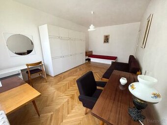 Na predaj priestranný 2-izbový byt, SEVER – 65 m2, balkón