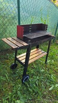 Záhradný gril na uhlie