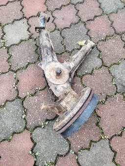 BMW E30 pravé zadné rameno