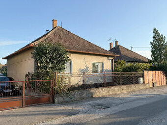 Starší ihneď obývateľný RD v centre Senca