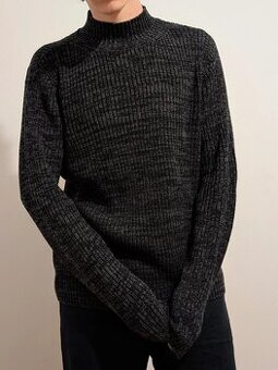 Pletený sveter GEORGE – tmavosivý. Crew neck sweter