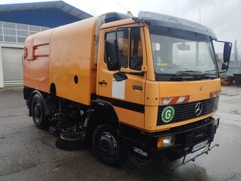 Zametač Mercedes-Benz, nadstavba Kroll 1217 poloautomat