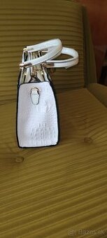 Biela elegantná kabelka