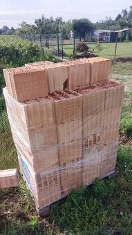 Predam 1,5 palety 30 ky brusenej tehly