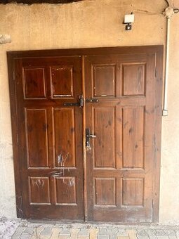 Garážová brána z masívu