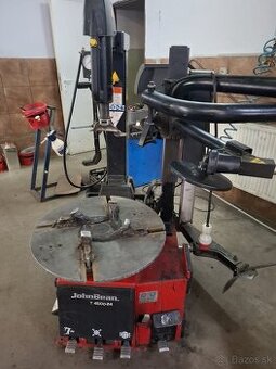 Vyzúvačka a vyvažovačka pneumatík