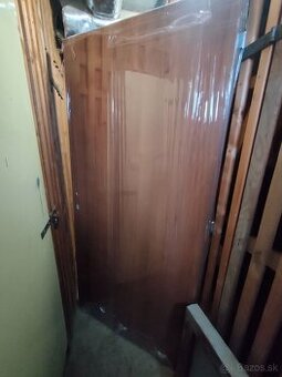 Predám PLNE ĽAVÉ Vchodové dvere s oceľovou zarubnou