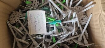 Hmoždinka fasádna s plastovým tŕňom