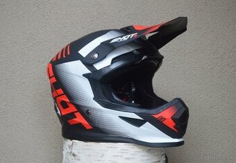 prilba helma shot červená čierna mat