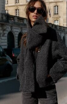 Kabát s buklé šálom nový