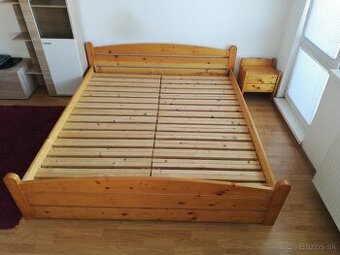 Drevená manželská posteľ 180x200cm