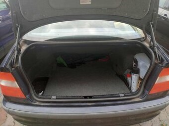 BMW M1 318i 1,8 benzin