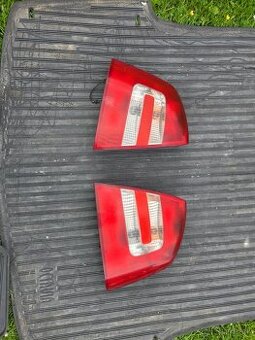 Zadné svetlá octavia 2 sedan