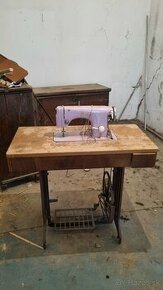 Starý šijací stroj
