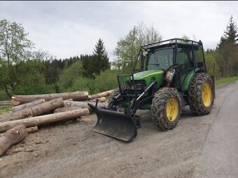 John Deere 5820