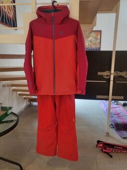 Lyžiarske nohavice a bunda.