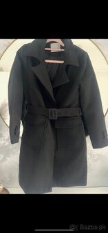 Kabát čierny